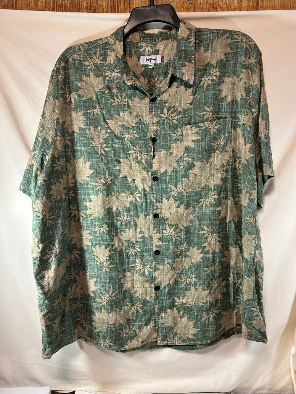 Vatpave Men’s Vintage-Inspired Green Leaf Print Short-Sleeve Shirt